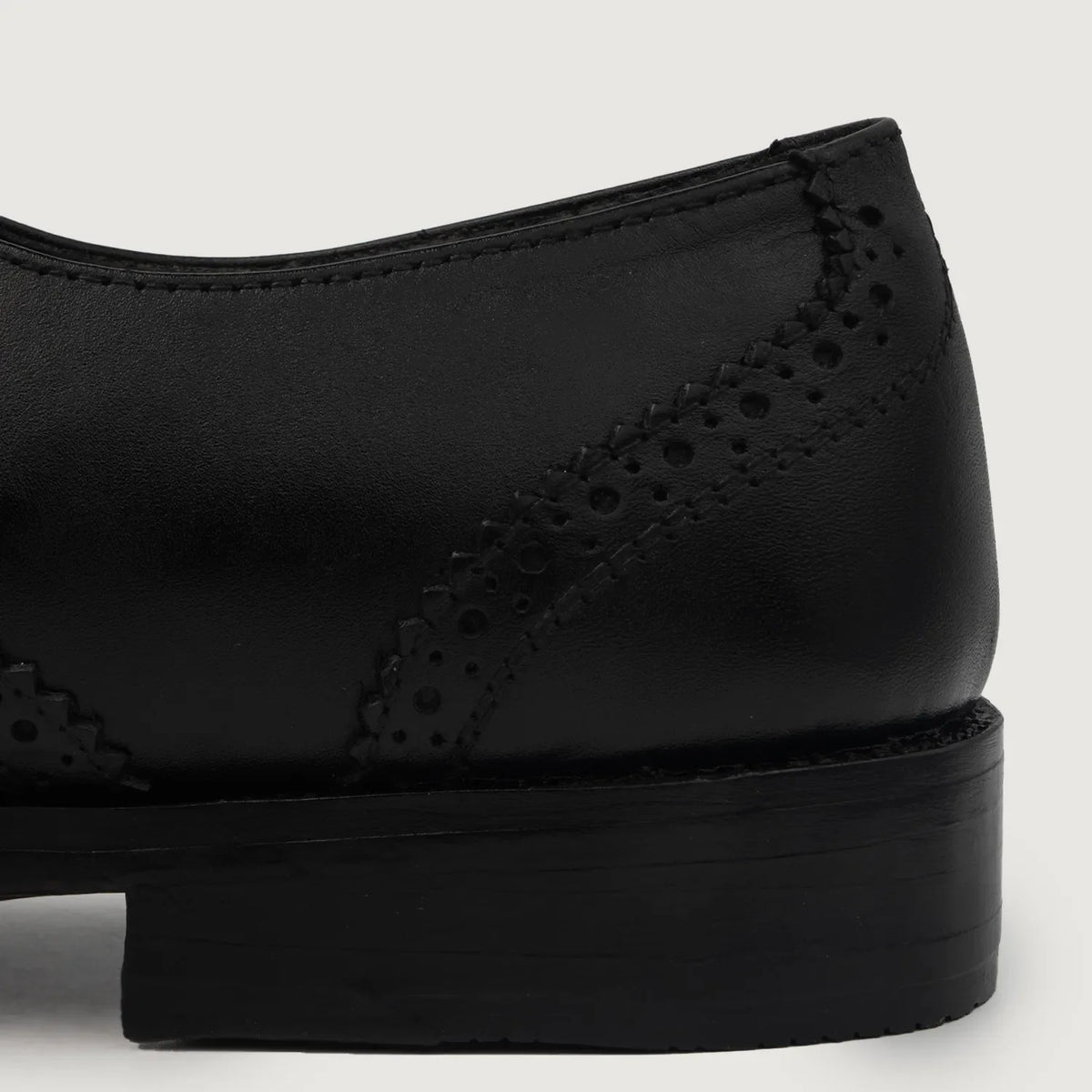 Authentic Full-Grain Leather Grain Depth & Pull-Up Patina Texture Detail