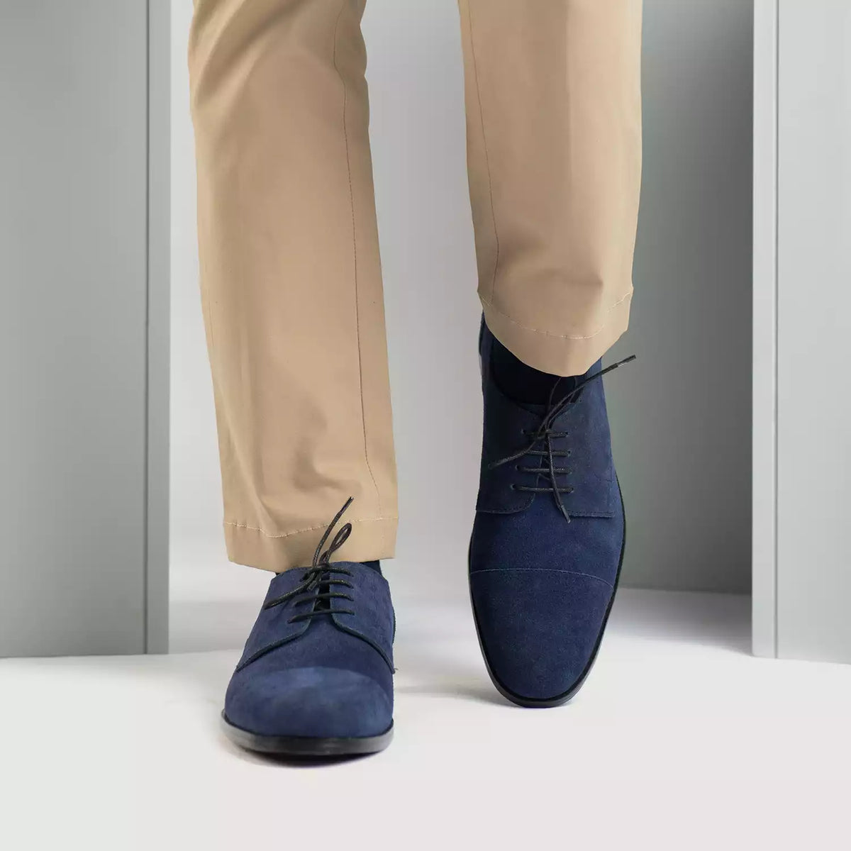 Cushioned Leather Insole & Ergonomic Arch Support Construction Detail