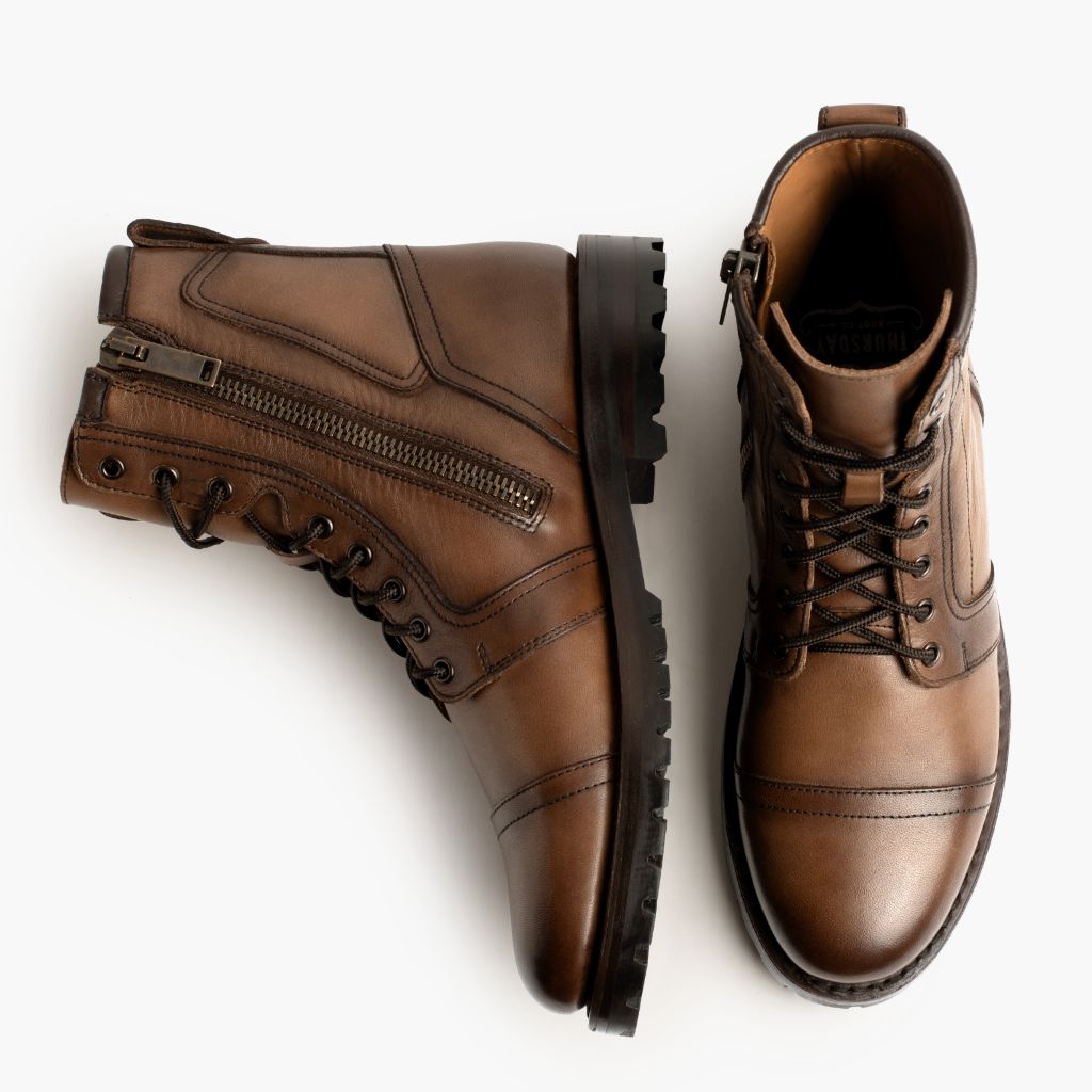 Close-Up Detail of Classic Collar & Heavy-Duty Zipper Hardware on Casa Moto Amber Wheat Leather Boots