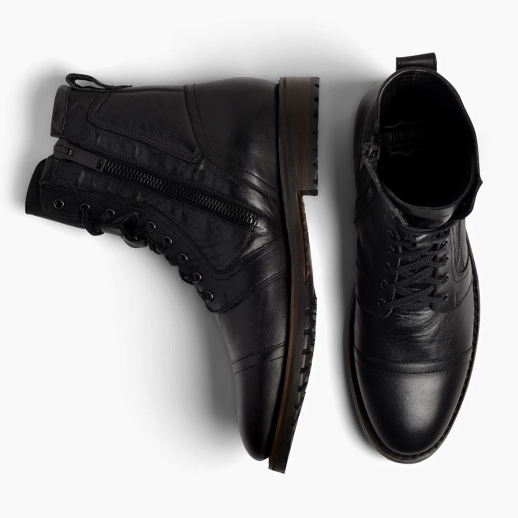 Close-Up Detail of Classic Collar & Heavy-Duty Zipper Hardware on Casa Moto Black Leather Boots