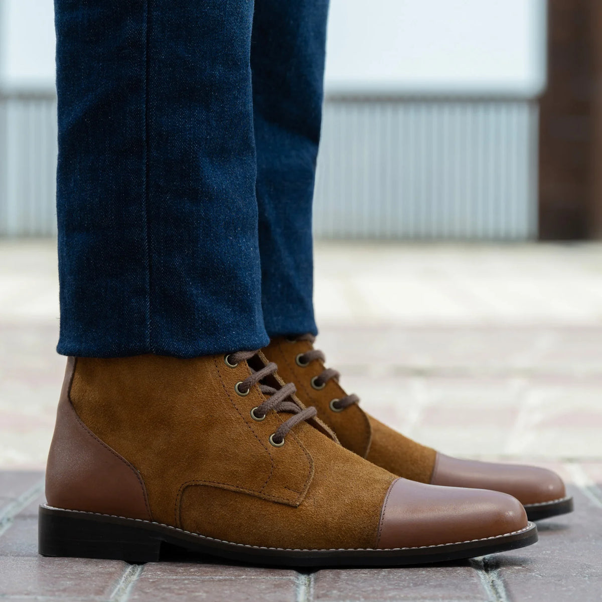 Cushioned Leather Insole & Ergonomic Arch Support Construction Detail