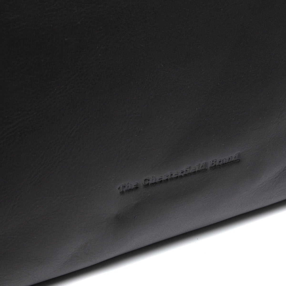 Close-Up Detail of Classic Collar &amp; Heavy-Duty Zipper Hardware on Hermosa Full-Grain Leather Handbag