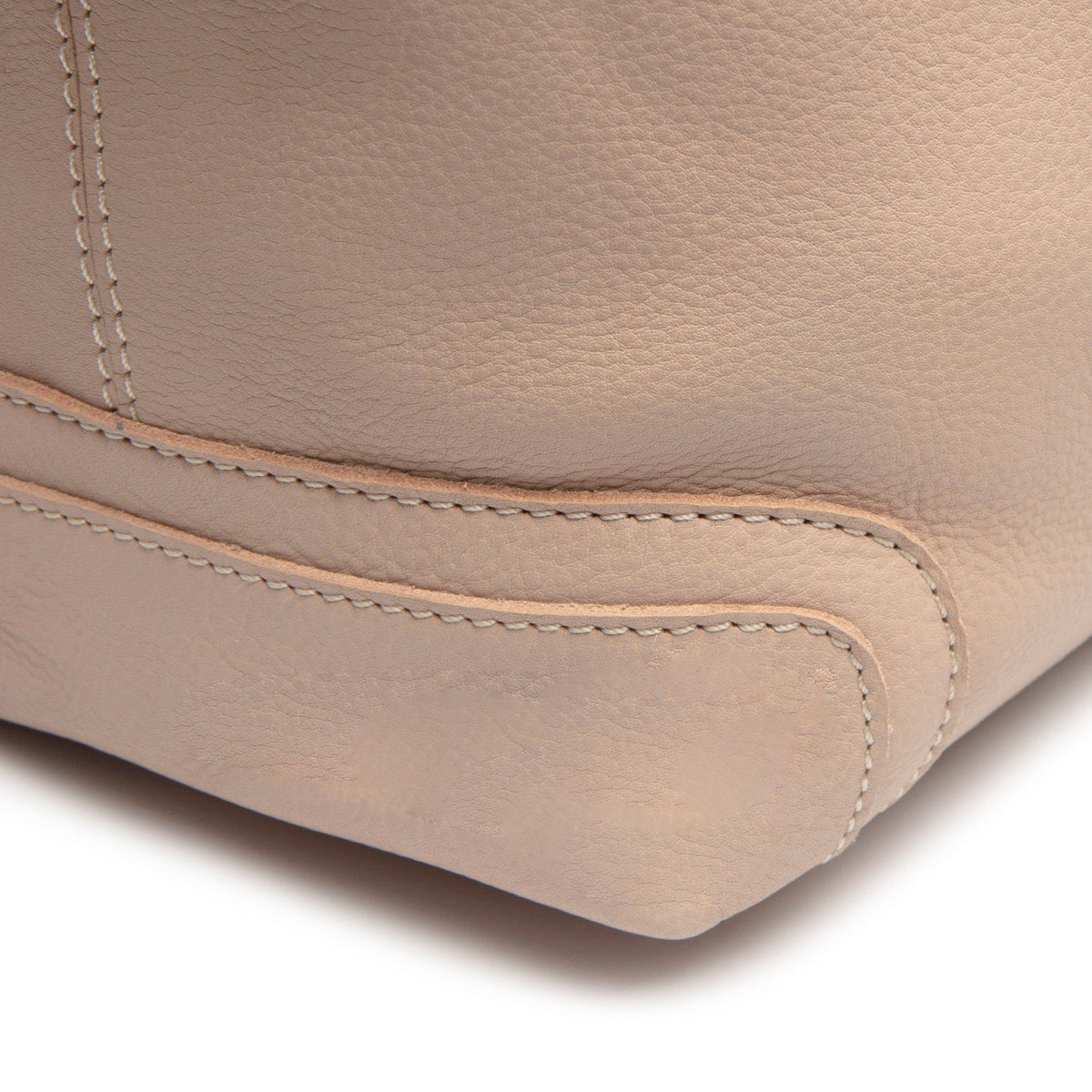 Solid Antique Brass Hardware &amp; Heavy-Duty Dual Zipper Detail on Astero Full-Grain Leather Shoulder Bag