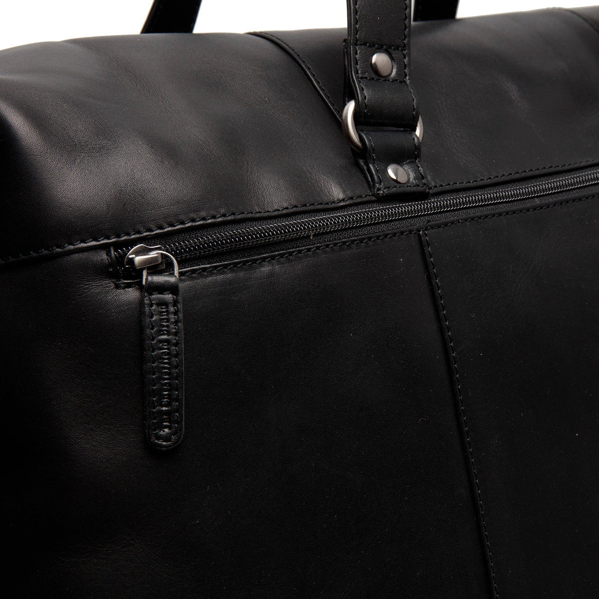 
100% Full-Grain Wax Pull-Up 100% Full-Grain Leather Grain Texture & Handcrafted Patina Detail