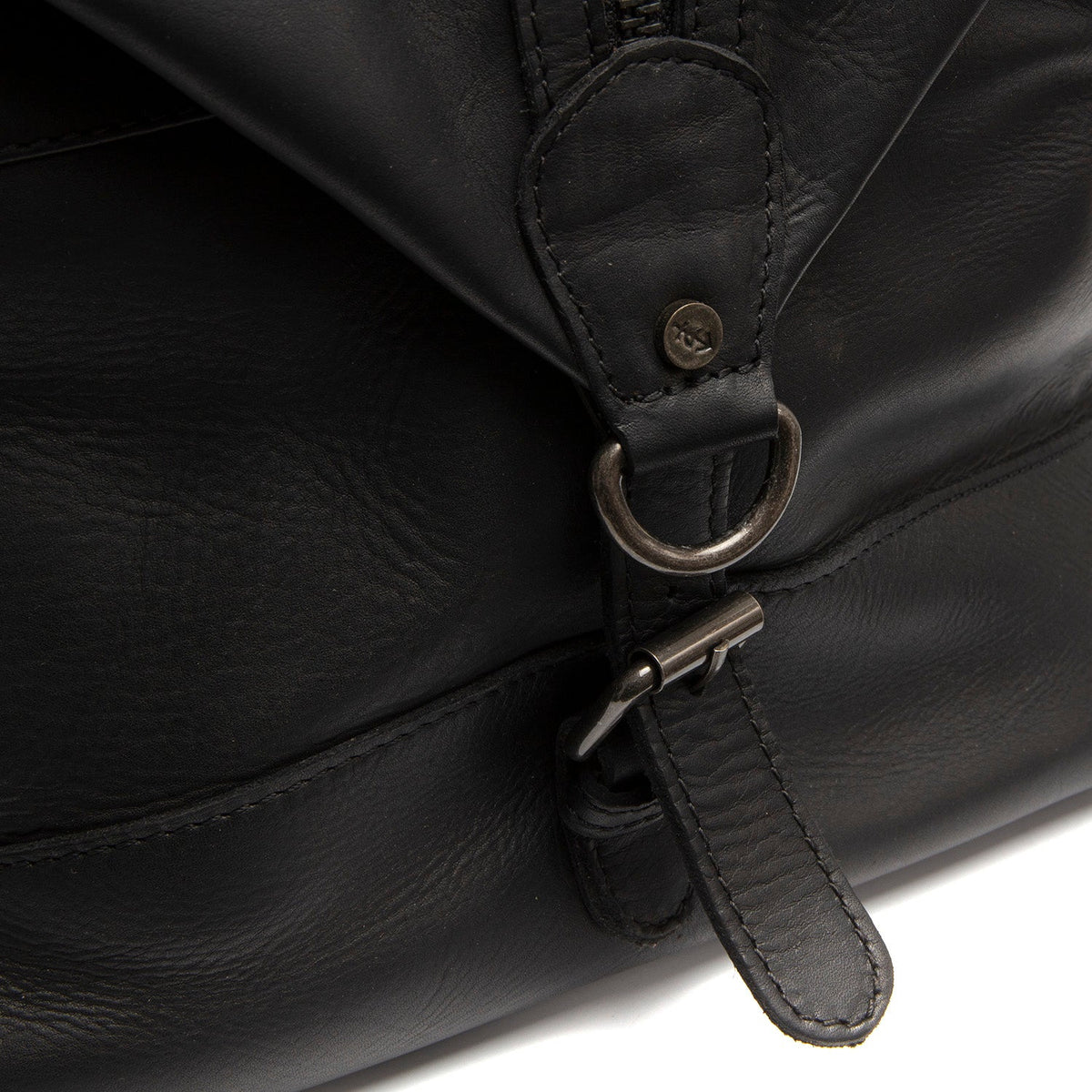 
Solid Antique Brass Hardware & Heavy-Duty Dual Zipper Detail on Portsmouth II Full-Grain Leather Weekender Bag