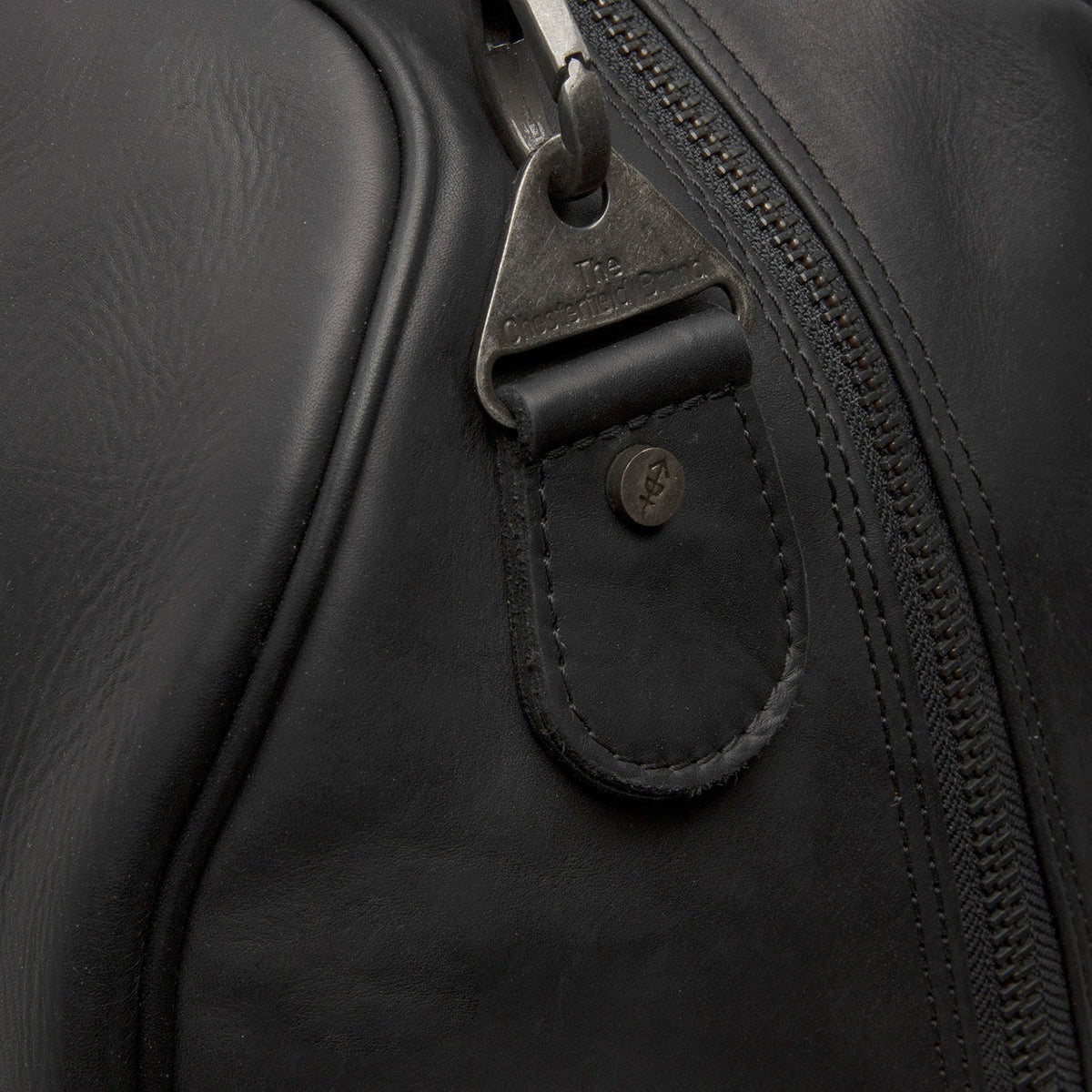 Solid Antique Brass Hardware &amp; Heavy-Duty Dual Zipper Detail on William Full-Grain Leather Weekender Bag