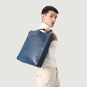 
The Poet Leather Tote Bag – alternate product view 5